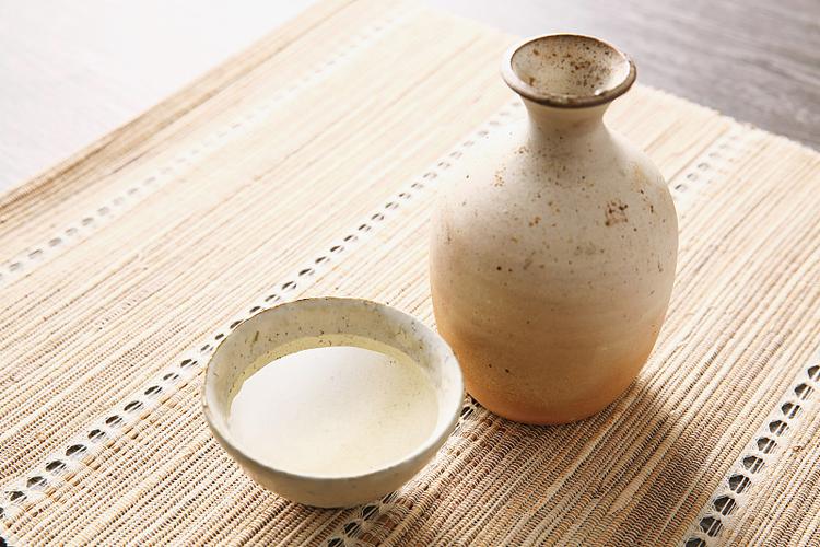 觥筹光影 日本白酒与清酒的视觉素材探索
