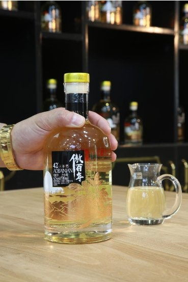 国内白酒招商代理 选择傲百年白酒代理市场持续走高